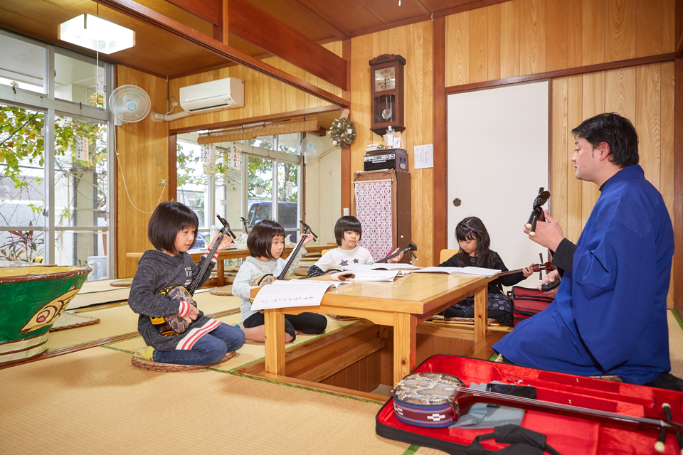 すぅ ぎぃ じぃ 三線教室 ぷらっと沖縄 沖縄の 見たい 楽しみたい に応える地域密着型情報サイトです